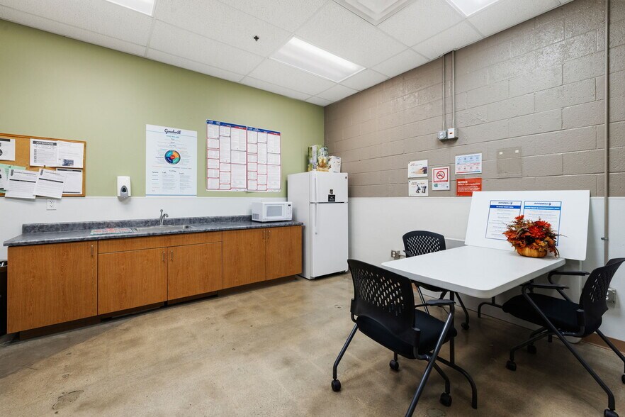More Photos Of 1365-1385 Iron Springs Rd, Prescott Unknown For Lease