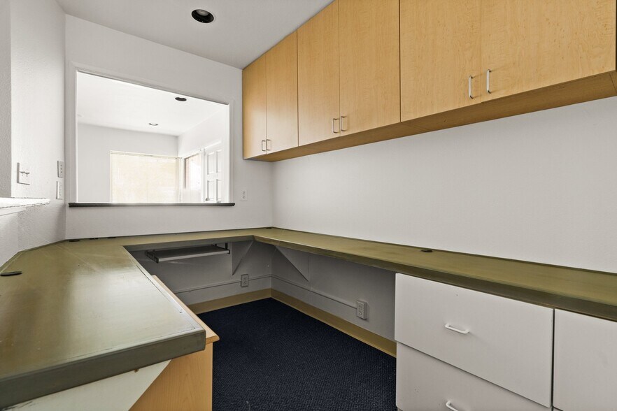 More Photos Of 386-398 Lombard St, Thousand Oaks Medical For Lease