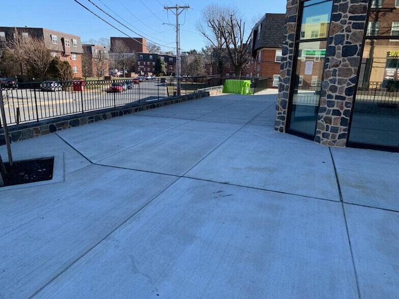 More Photos Of 139-169 S Main St, Newark Storefront Retail Residential For Lease