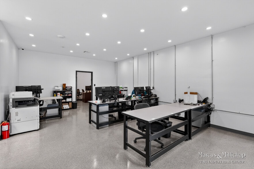 More Photos Of 6700 Valjean Ave, Van Nuys Warehouse For Sale