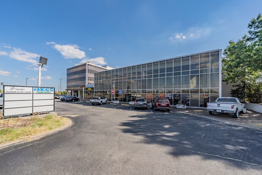 More Photos Of 2520 W Irving Blvd, Irving Office For Sale