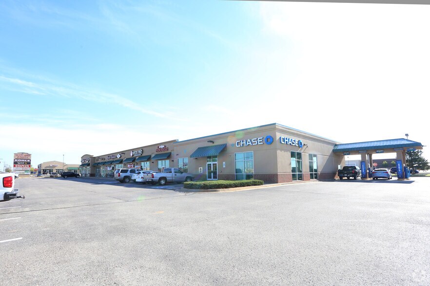 More Photos Of 1769-1779 Garth Brooks Blvd, Yukon Freestanding For Lease