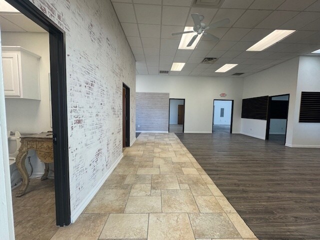 More Photos Of 1585 E Broad St, Mansfield Unknown For Lease
