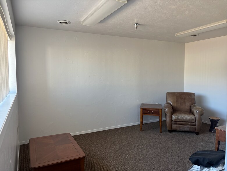 More Photos Of 605 S Lyons Ave, Sioux Falls Warehouse For Sale