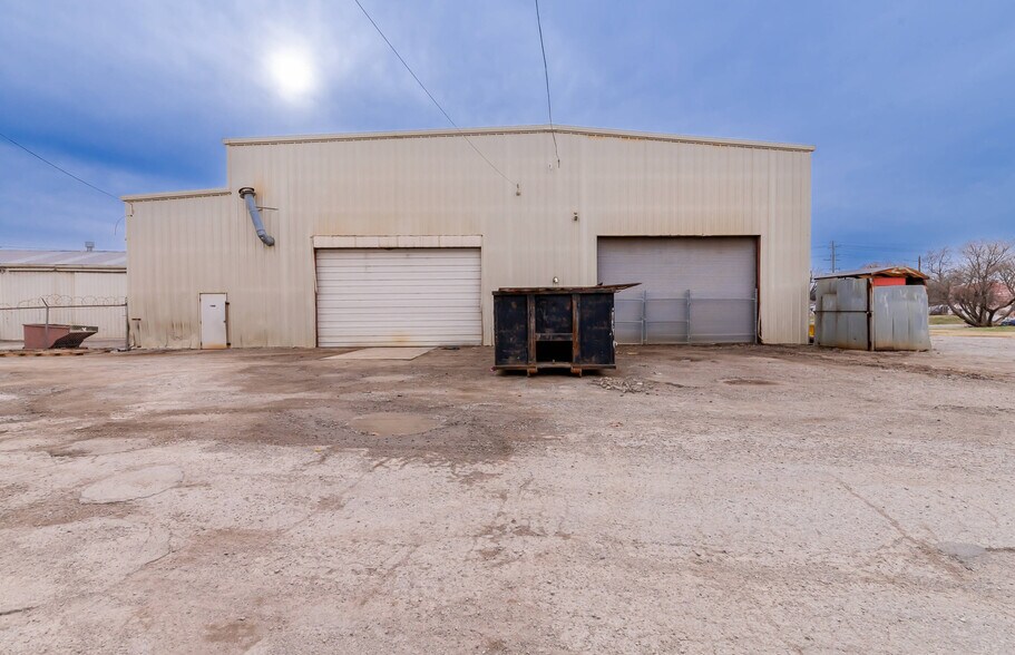 More Photos Of 1604 Northwestern Pky, Louisville Manufacturing For Sale