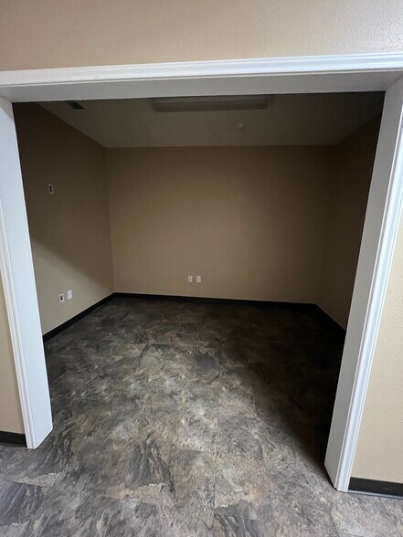 More Photos Of 11085 Eastex Fwy, Beaumont Warehouse For Lease