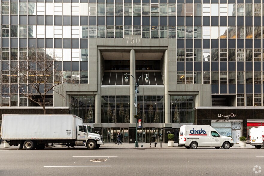 More Photos Of 750 Third Ave, New York Office For Lease