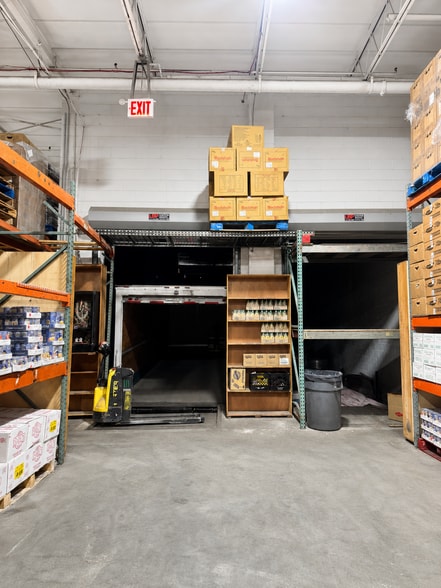 More Photos Of 327 New South Rd, Hicksville Unknown For Lease