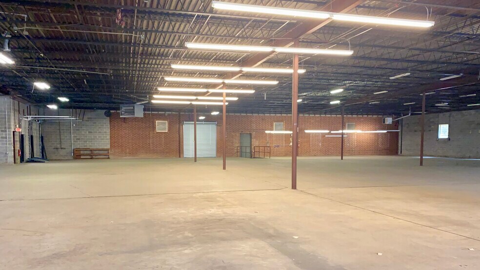 More Photos Of 2411 Sullivan Rd, College Park Warehouse For Lease