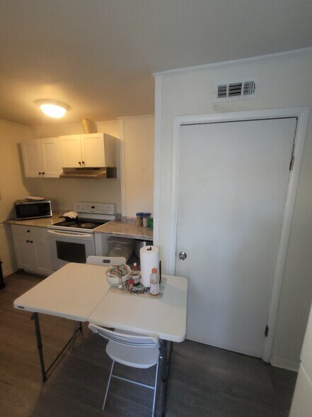 More Photos Of 1458 W 32nd St, Indianapolis Apartments For Sale