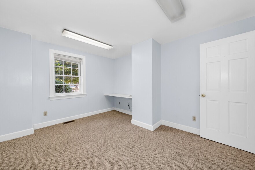 More Photos Of 58 Main St, Topsfield Office For Sale