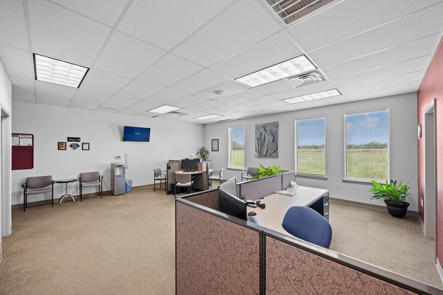 More Photos Of 1921 Corporate Dr, San Marcos Office For Lease