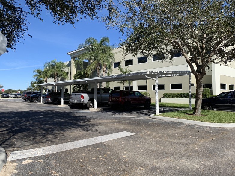 More Photos Of 1155 35th Ln, Vero Beach Medical For Lease