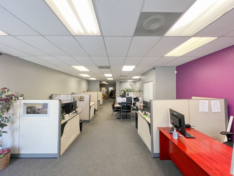 More Photos Of 5250 N Broadway St, Chicago Storefront For Lease