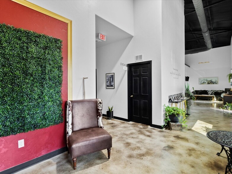 More Photos Of 801 S Tyler Ave, Blanchard Office For Sale