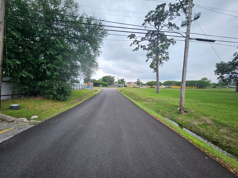 More Photos Of 1221 Dewey St, Houston Specialty For Sale