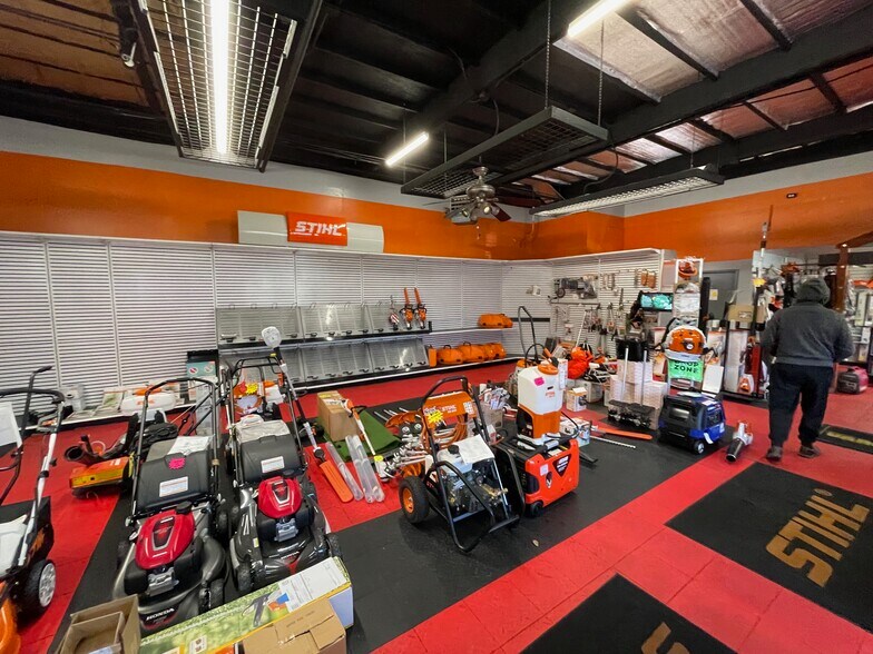 More Photos Of 1720-1723 Piner Rd, Santa Rosa Showroom For Sale