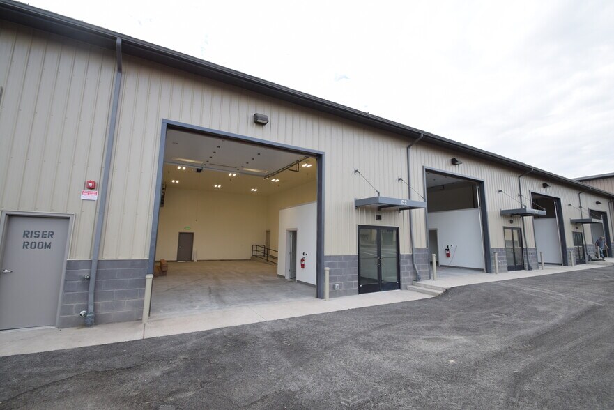 More Photos Of SW Layton Ct, Prineville Warehouse For Lease