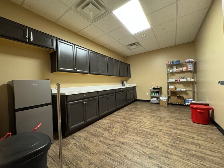 More Photos Of 1361 N Alma School Rd, Chandler Restaurant For Lease