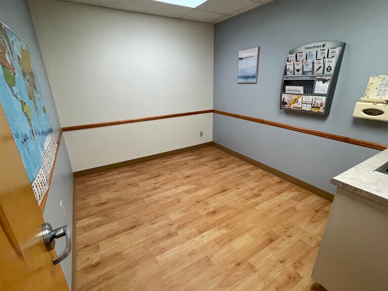 More Photos Of 1125 E Michigan Ave, Battle Creek Storefront Retail Office For Lease