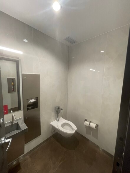 More Photos Of 7900 Sudley Rd, Manassas Office For Lease