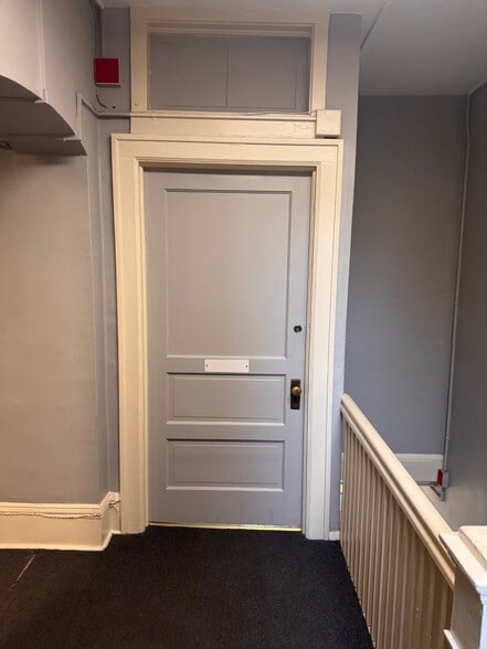 More Photos Of 104 Church St, Burlington Freestanding For Lease