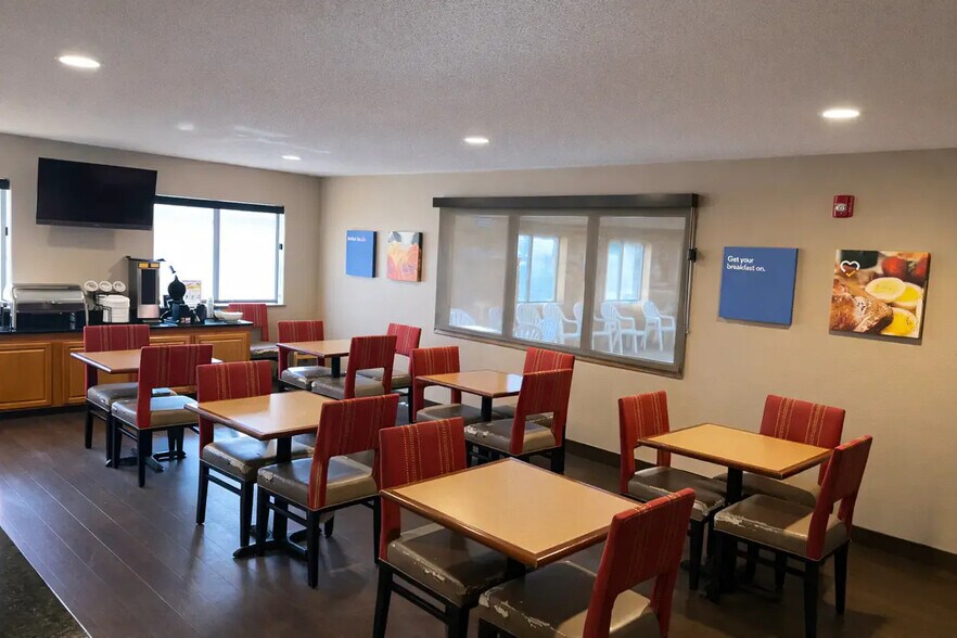 More Photos Of 3815 S Lincoln Ave, York Hotel For Sale