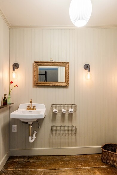 More Photos Of 16 Hudson St, Kinderhook Storefront Retail Residential For Lease