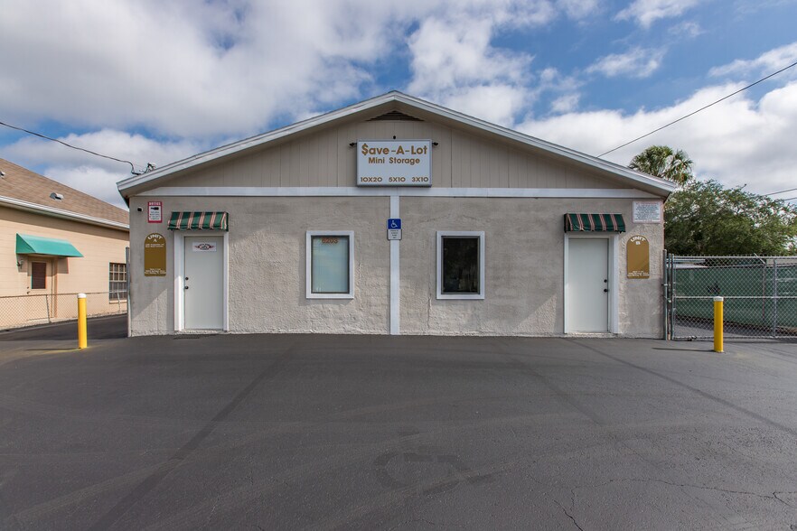 Primary Photo Of 6203 Springer Dr, Port Richey Warehouse For Lease