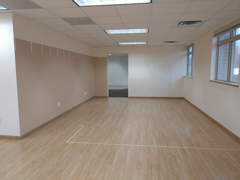More Photos Of 621 N Benton Dr, Sauk Rapids Office For Lease