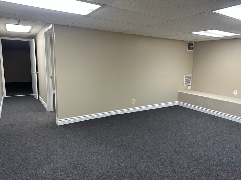 More Photos Of 9555 Sunbeam Center Dr, Jacksonville Warehouse For Sale