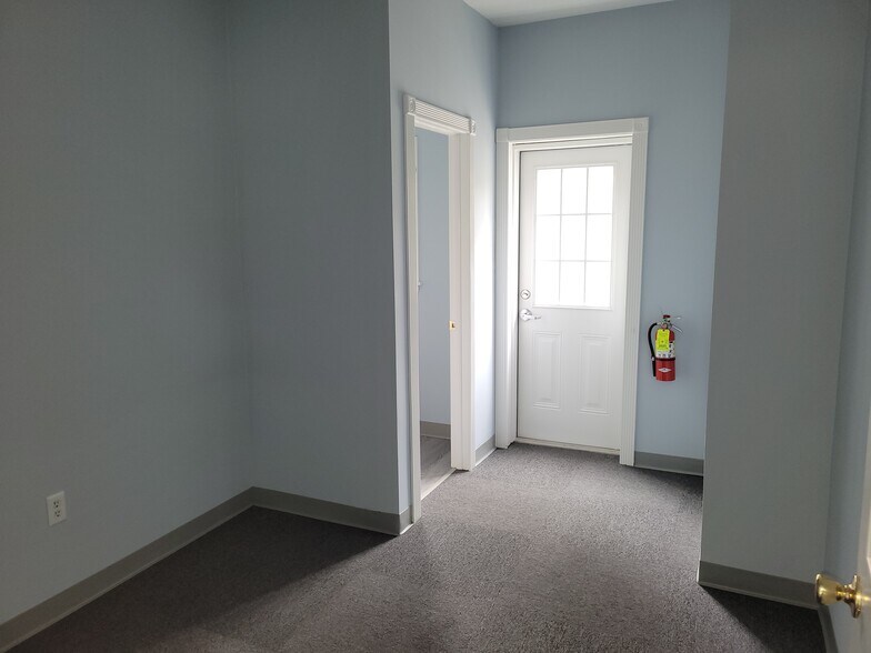 More Photos Of 312-320 Oxford Rd, Oxford Office Residential For Lease