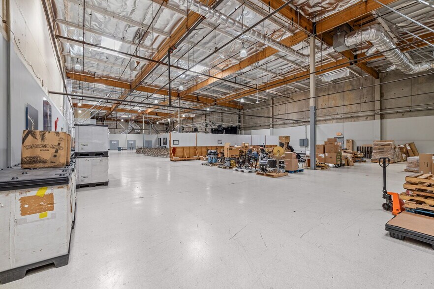 More Photos Of 5775-5785 Lindero Canyon Rd, Westlake Vlg, Westlake Village Warehouse For Lease