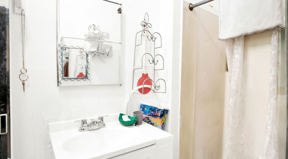 More Photos Of 644 N Serrano Ave, Los Angeles Apartments For Sale