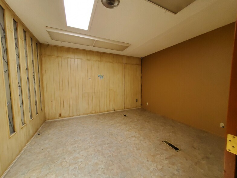More Photos Of 1343-1353 W Main St, Merced General Retail For Sale