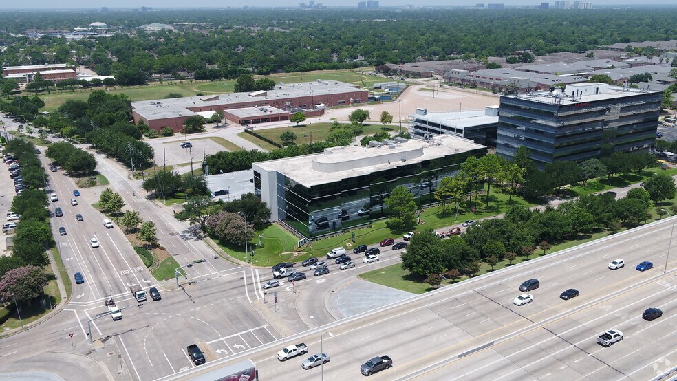 More Photos Of 1300 W Sam Houston Pky S, Houston Office For Sale