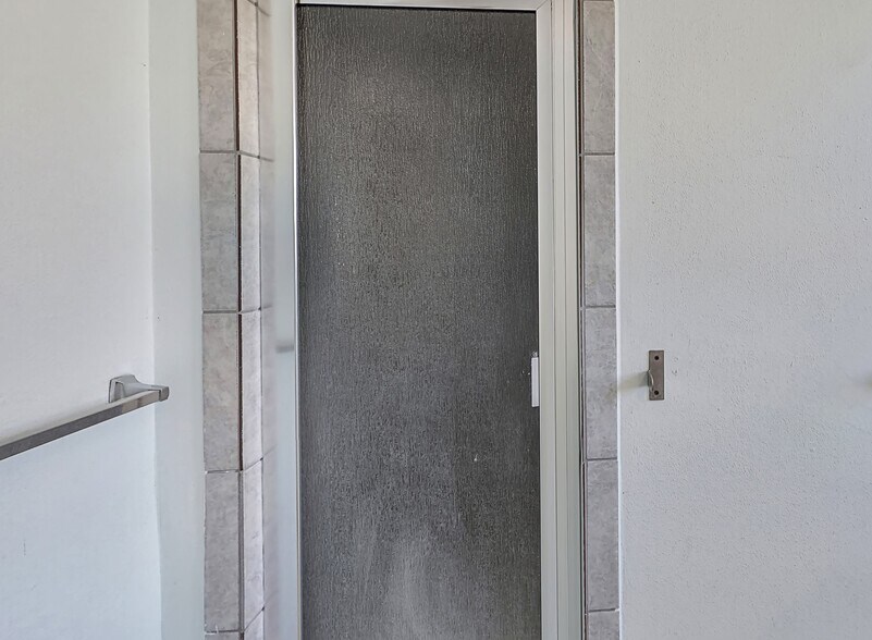 More Photos Of 5710 Edgemoor Dr, Houston Specialty For Sale