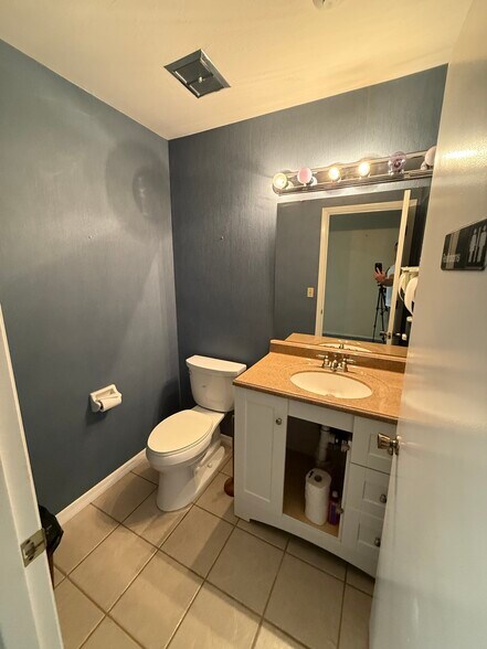 More Photos Of 5550 26th St, Bradenton Medical For Sale
