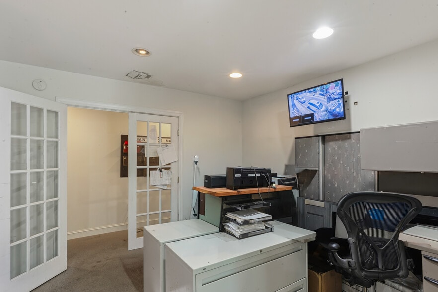 More Photos Of 1512 Marion Barry Ave SE, Washington Office For Sale