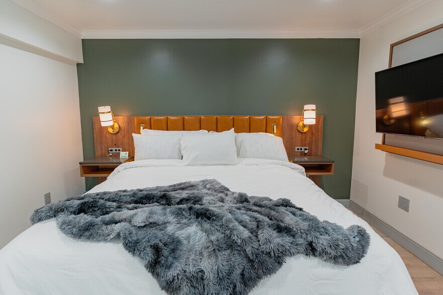 More Photos Of 1107 N Broadway, Santa Maria Hotel For Sale