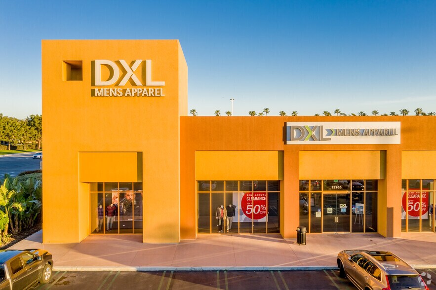 More Photos Of 2915-3011 El Camino Real, Tustin Unknown For Lease