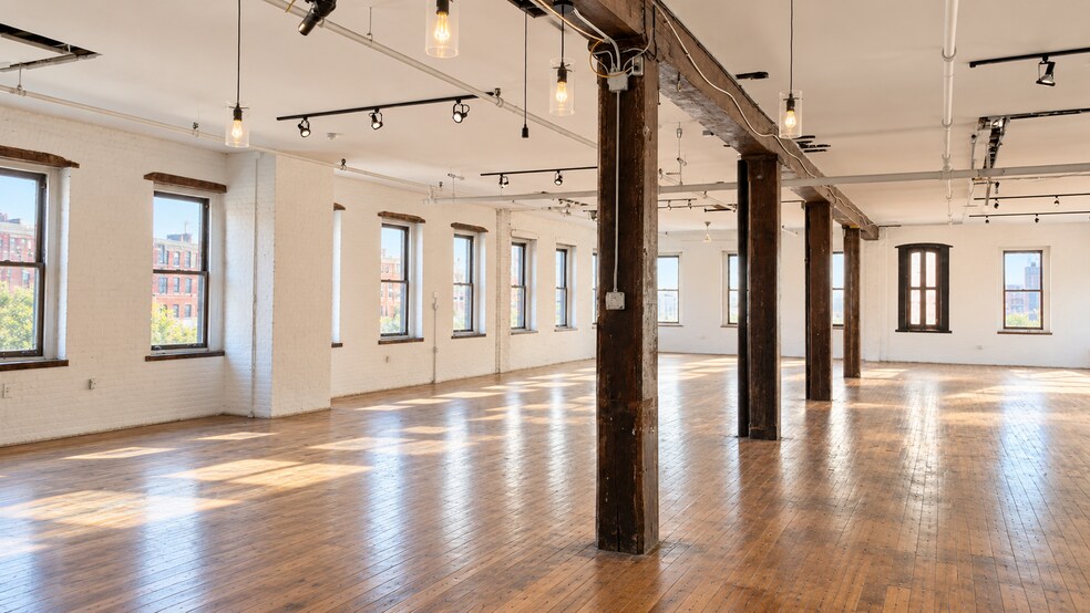 More Photos Of 235 Berry St, Brooklyn Apartments For Lease