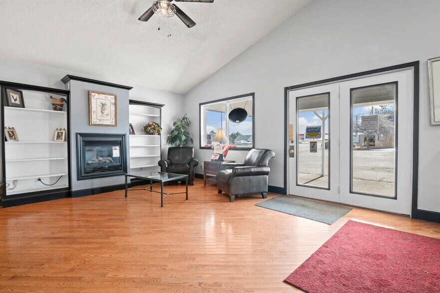 More Photos Of 700 Colorado Ave, Stratton Hotel For Sale