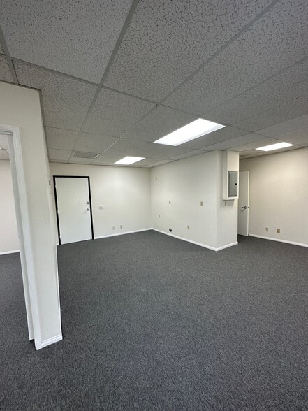 More Photos Of 2340 Plaza Del Amo, Torrance Office For Lease