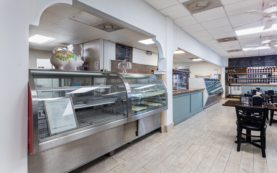 More Photos Of 916 SE 14th Ave, Cape Coral Restaurant For Sale