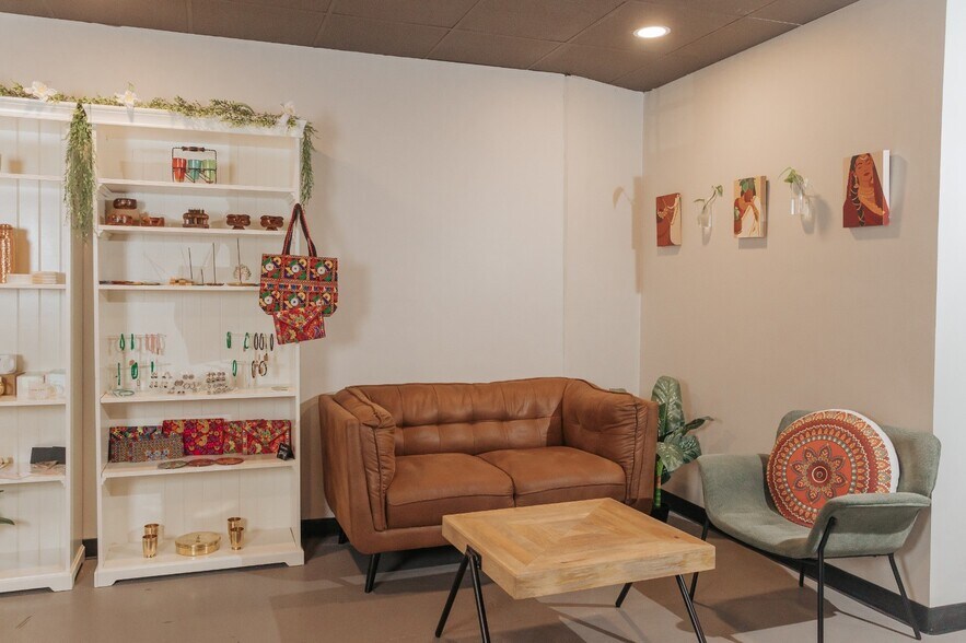 More Photos Of 1028 Shelby St, Indianapolis General Retail For Lease