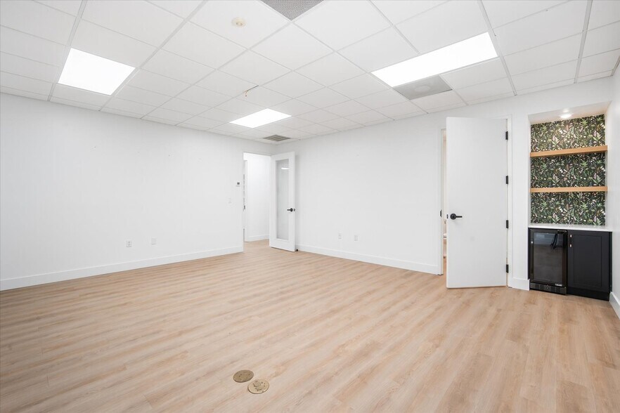 More Photos Of 8626 N Himes Ave, Tampa Medical For Sale