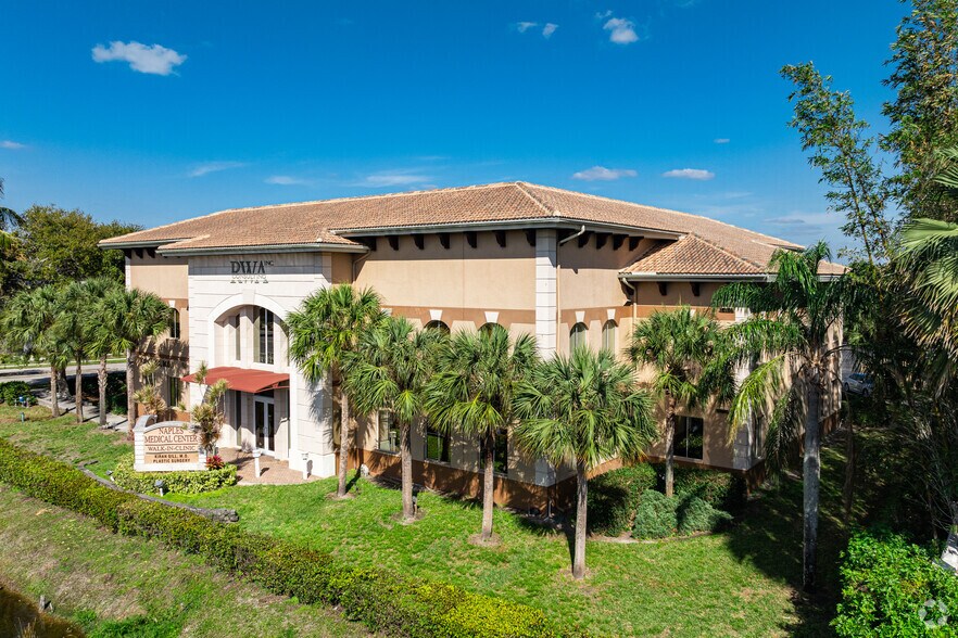 More Photos Of 6610 Willow Park Dr, Naples Medical For Lease