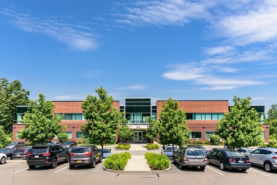 More Photos Of 134 Turnpike Rd, Southborough Medical For Lease