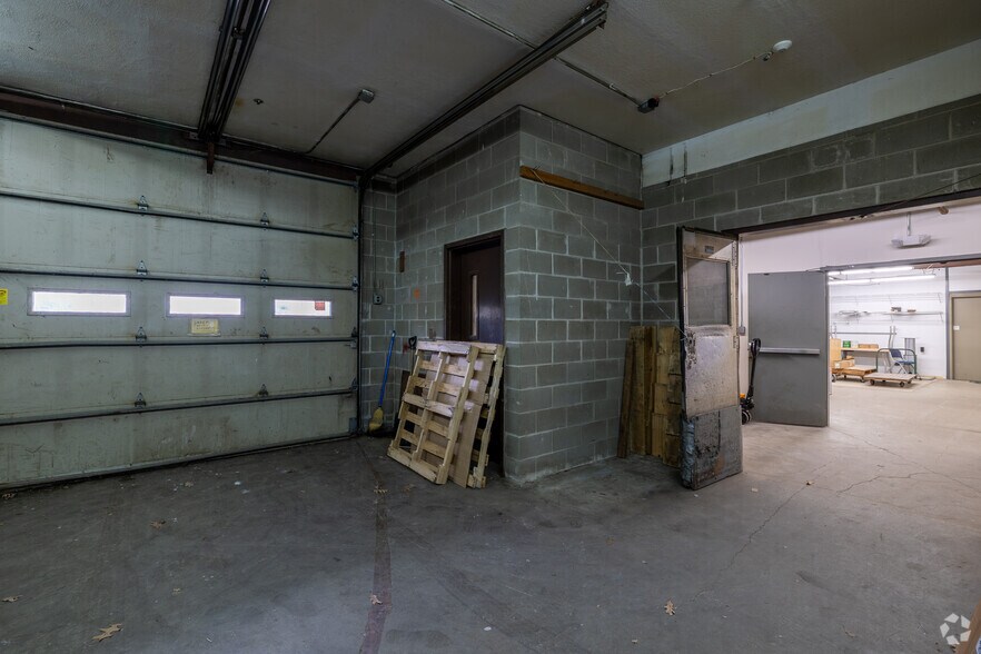 More Photos Of 175 Amherst St, Nashua Freestanding For Lease